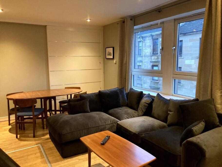 Stylish 2 Bed Accessible Flat Perfect Location Apartment Глазгоу Екстериор снимка